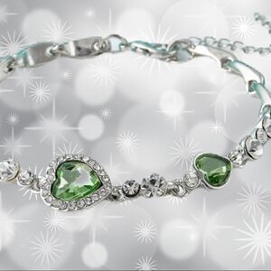 NWOT! Pretty silver fashion bracelet